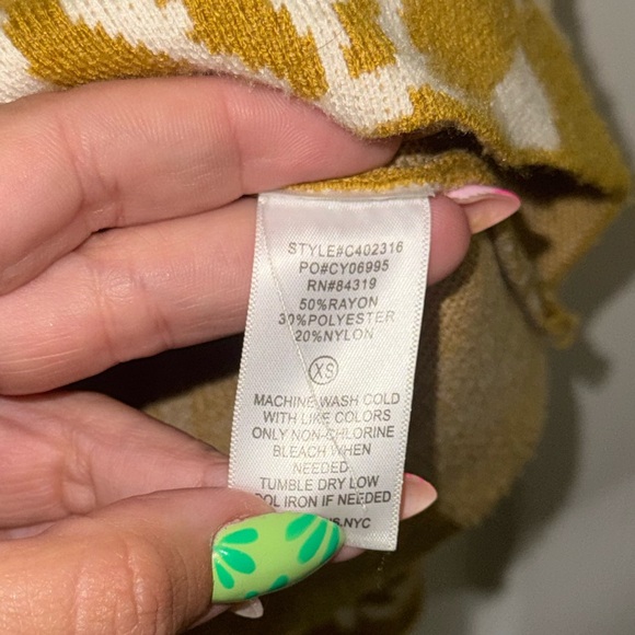 Mustard Yellow Floral Knit Sweater by Cyrus - Picture 5 of 5